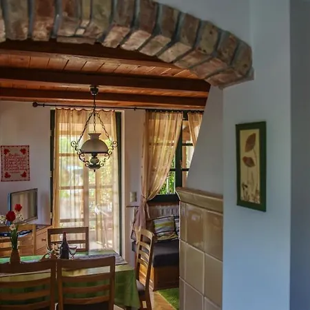 蒂蒂家庭公寓 度假居 Bük